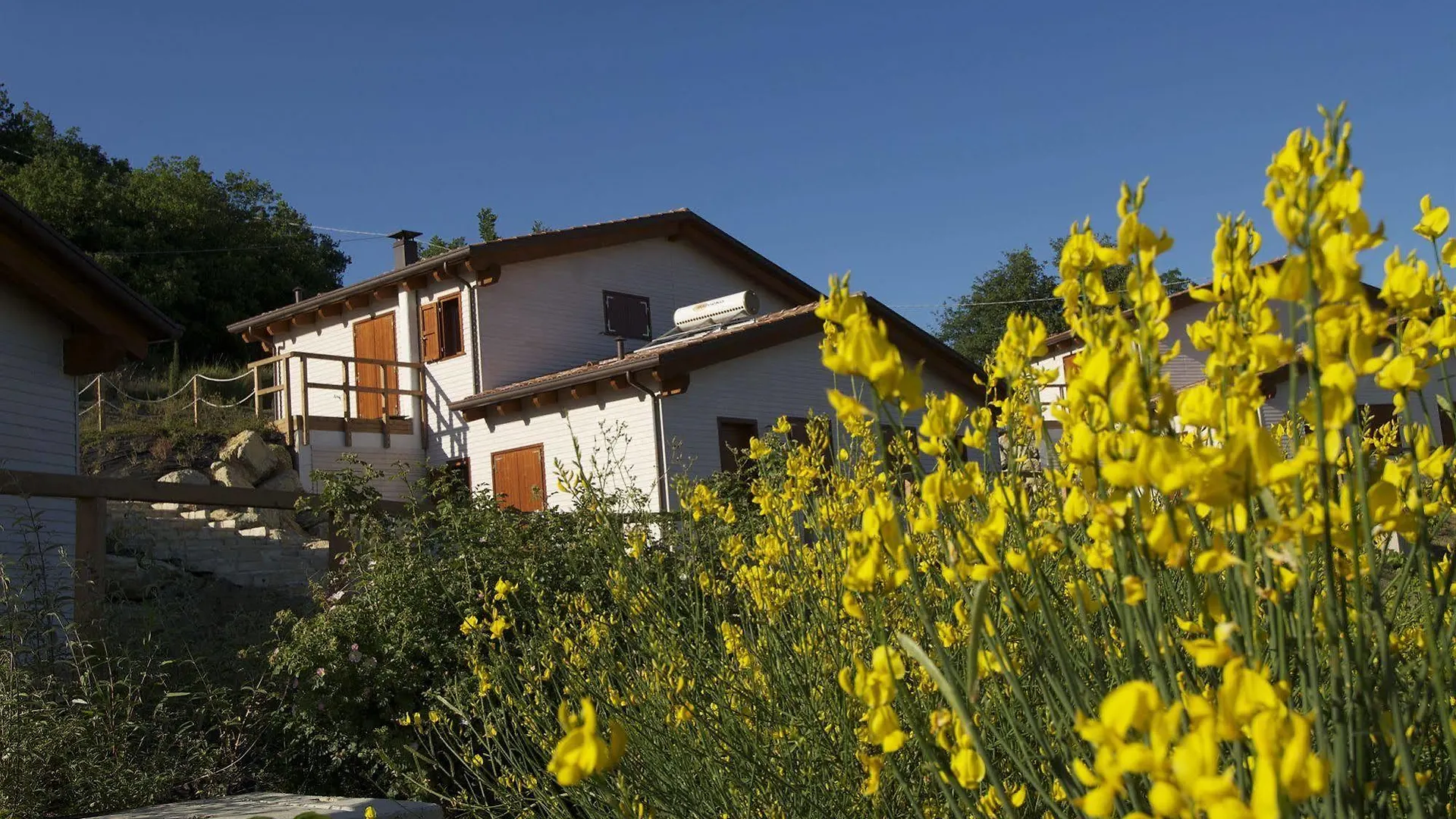 La Valle Dei Caprioli Village Bungalow Park - Freelandia Azienda Agricola Montescudo